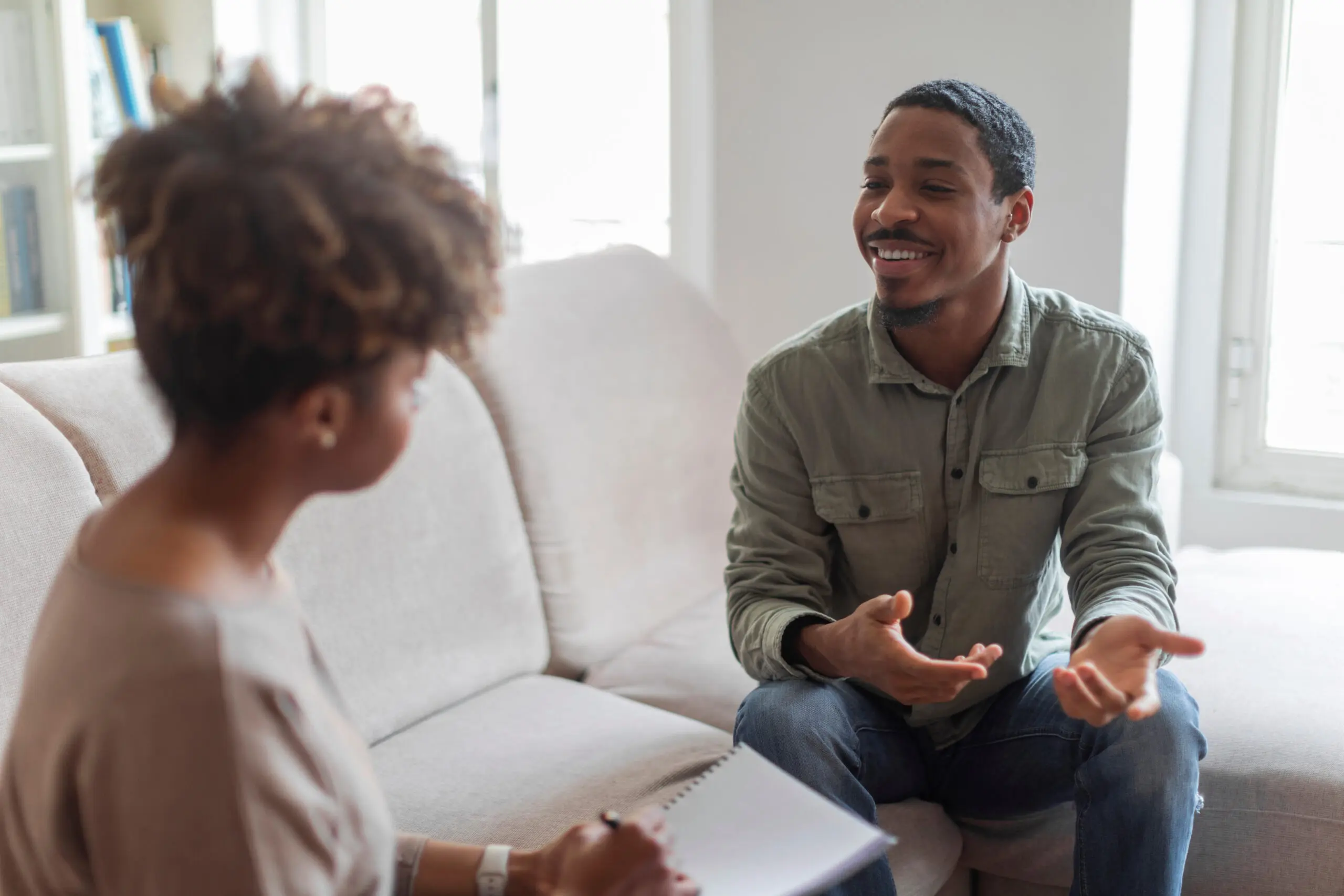 Saúde mental não é luxo: como mantê-la com apoio acessível  Saúde mental não é luxo: como mantê-la com apoio acessível
