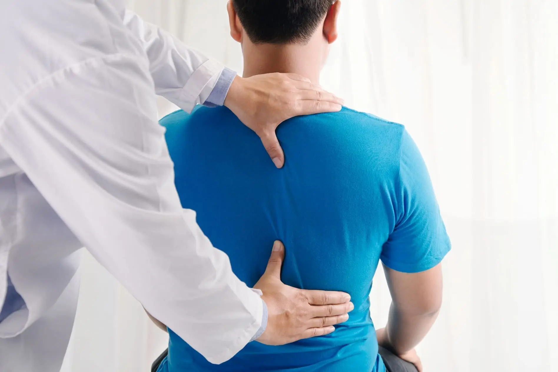 Qual médico é especialista em coluna?