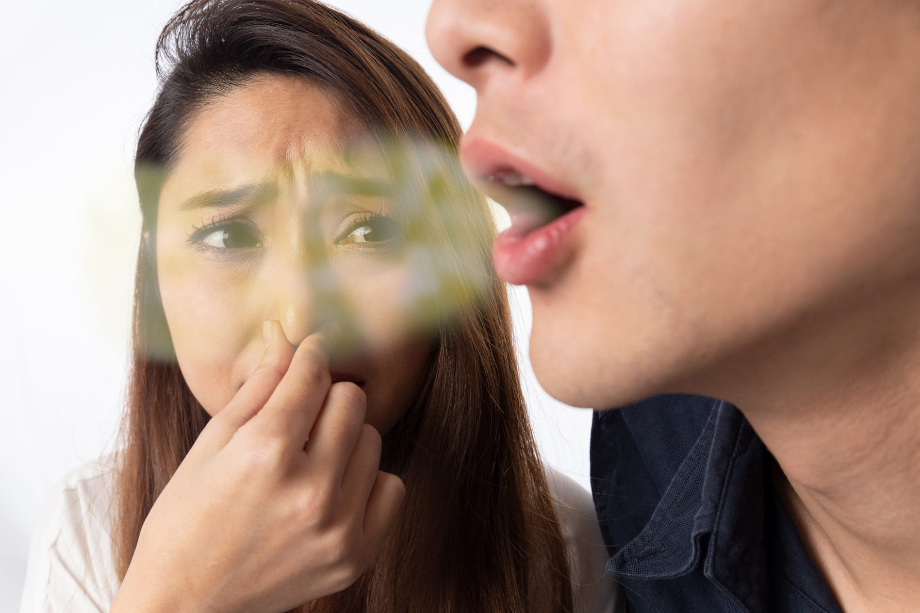 O que causa mau hálito? É só má higiene?